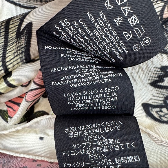 GUCCI Garden Collection Silk Scarf in Box - Picture 9 of 9